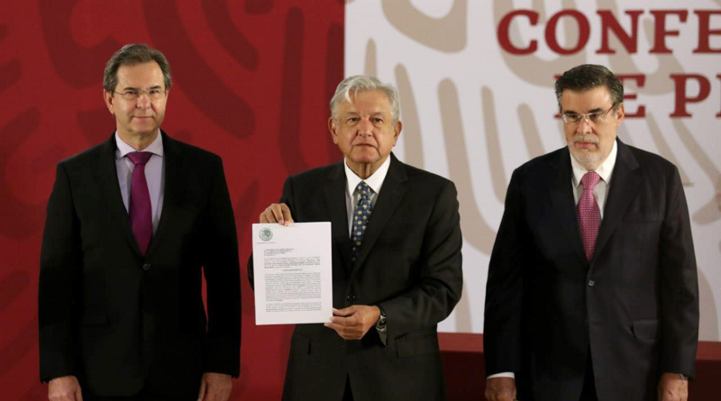 Firma AMLO iniciativa para cancelar Reforma Educativa