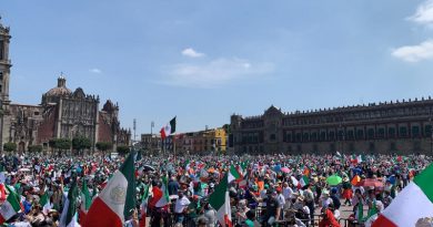 #FRENAAA realiza marcha de más de 180 mil mexicanos para exigir la renuncia de AMLO.