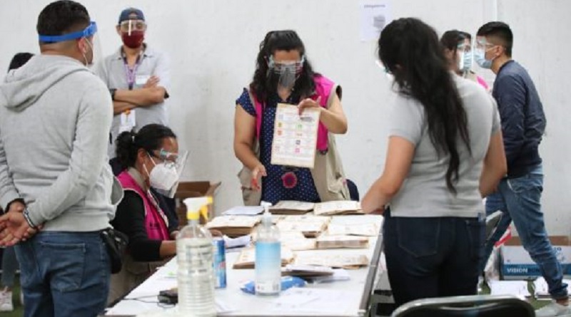 El Instituto Nacional Electoral (INE) informó que a las 9:51 horas del viernes 11 de junio se terminó el escrutinio y cómputo del 100% de las 163 mil 666 actas a nivel nacional del Proceso Electoral Federal 2020-2021, en el que se registró una participación ciudadana del 52.66%.