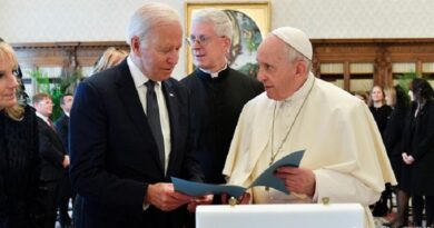 Desconcierta la afirmación de Joe Biden de que el Papa le dijo que era un buen católico y que podía acercarse a comulgar.