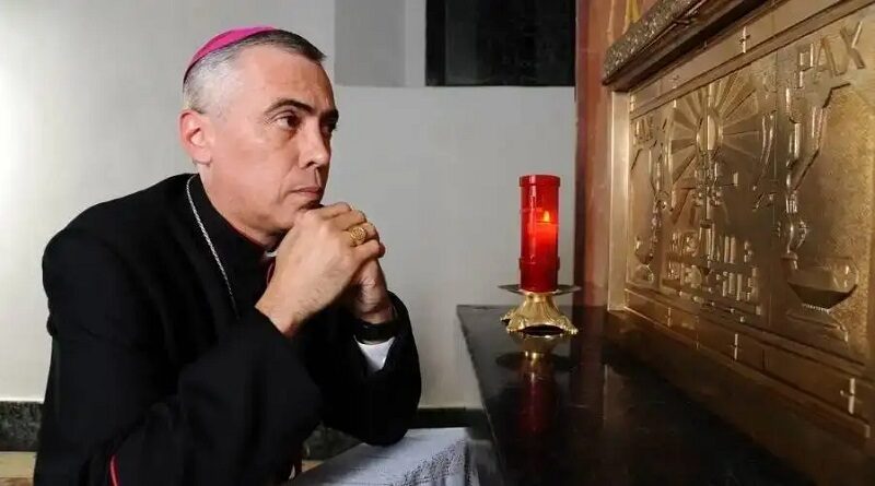 Destituye el Papa Francisco a Monseñor Daniel Fernández Torres, Obispo de Arecibo, Puerto Rico, por estar en contra de las vacunas experimentales COVID-19.