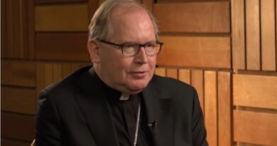 El cardenal Eijk, Arzobispo Primado de Holanda, ha pedido públicamente al Papa Francisco que intervenga y que prohíba la aprobación de un ritual de bendición para parejas homosexuales por parte de los obispos de lengua holandesa de Bélgica