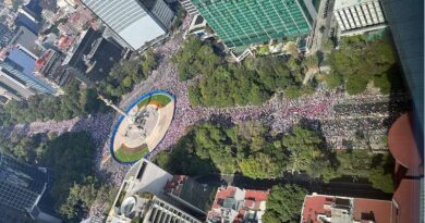 Más de un millón de mexicanos marchan en defensa del INE
