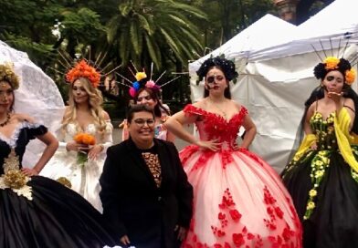 "La Catrina" se vistió de fiesta para dar forma a la colorida y elegante pasarela organizada el pasado 29 de octubre en el Kiosko Morisco de la alameda de Santa María la Ribera, en la Ciudad de México.