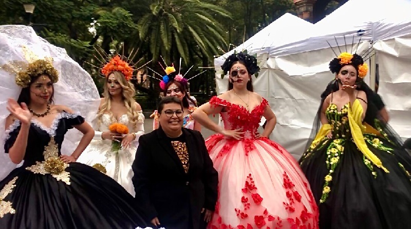 "La Catrina" se vistió de fiesta para dar forma a la colorida y elegante pasarela organizada el pasado 29 de octubre en el Kiosko Morisco de la alameda de Santa María la Ribera, en la Ciudad de México.